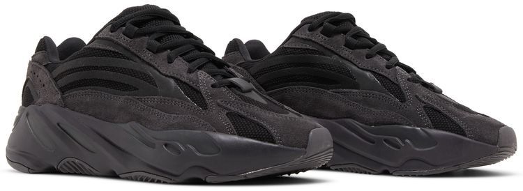 Yzy 700 v2